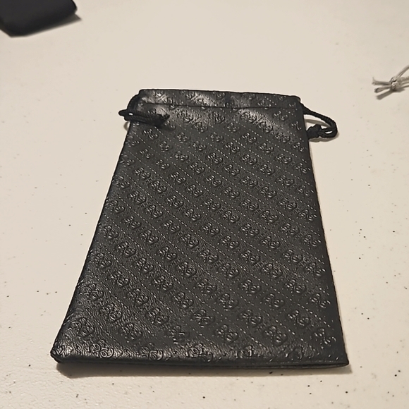 GUESS Leather glasses pouch - Picture 2 of 2